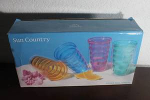 lot 94 image: SUN COUNTRY SET OF FOUR 24 OZ&nbsp PLASTIC DOUBLE WALL TUMBLERS IN ORIGINAL BOX&nbsp