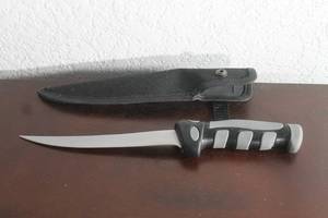 lot 97 image: FIXED BLADE FILLET KNIFE 12L WITH SHEATH&nbsp