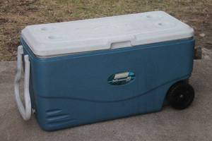 lot 103 image: COLEMAN XTREME 5 LARGE WHEELED&nbsp 34L COOLER&nbsp WITH HANDLE ,&nbsp