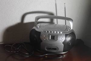 lot 138 image: PRESIDIAN CD COMPACT DISC AMFM RADIO CASSETTE BOOM BOX&nbsp