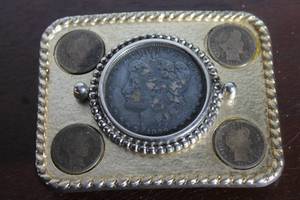 lot 143 image: VINTAGE STYLE BELT BUCKLE FEATURING AN 1879 CENTERPIECE MORGAN SILVER DOLLAR WITH 4- 1911 1912  1913  1914&nbsp BARBER DIMES&nbsp