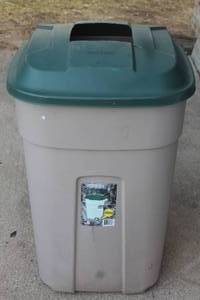 lot 255 image: CORNERSTONE 34 GALLON TRASH CONTAINER WITH WHEELS