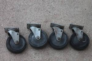 lot 257 image: SET OF 4 CASTERS 5