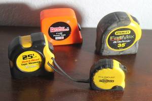 lot 76 image: TOTAL OF 4 ASSORTED BRAND LENGTH TAPE MEASURES , POPULAR MECHANICSSTANLEYPOLYMOUNTTITAN