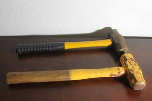 lot 70 image: TOTAL OF 2 STEEL HAND SLEDGE HAMMERS , 15&nbsp