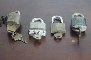 lot 68 image: TOTAL OF 4 PADLOCKS WITH KEYS , MAGNUMMASTERAMERICANCATERPILLAR TRADE CO.