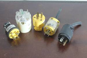 lot 64 image: TOTAL OF 5 ASSORTED BRAND ELECTRICAL PLUGS&nbsp