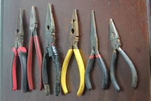lot 61 image: TOTAL OF 6 ASSORTED BRANDSIZE NEEDLE NOSE PLIERS