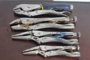 lot 60 image: TOTAL OF 4 ASSORTED SIZE VISE GRIP LOCKING PLIERS - 6, 9, 10 &nbsp