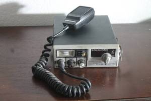lot 53 image: VINTAGE GENERAL ELECTRIC 40 CHANNEL CITIZEN BAND CB RADIO &nbsp MODEL 3-5804D&nbsp