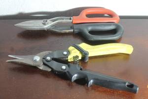 lot 37 image: TOTAL OF 2 AVIATION SNIPS , CRESCENT WISS WDF110S &amp MALCO MAX 2000 MODEL M2003