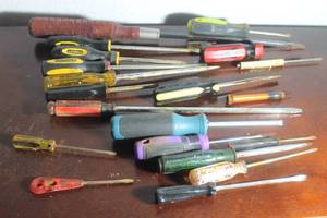 lot 35 image: LOT OF ASSORTED BRANDSIZE FLAT SCREWDRIVERS , 21PC  SEE PICS&nbsp