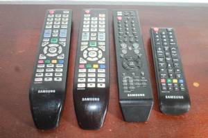 lot 29 image: TOTAL OF 4 SAMSUNG REMOTES , BN59-00856A, BN59-00673A,BN59-01199F, AH59-01778F