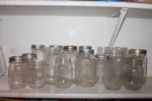 lot 16 image: TOTAL OF VINTAGE ASSORTED BRAND SIZE MASON JARS&nbsp