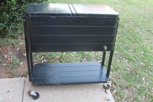 lot 12 image: VINTAGE &nbsp 80 QT. PORTABLE ROLLING PATIO COOLER WITH DRAIN PLUG ON LOCKING WHEELS  ONE WHEEL NEED REPAIR SEE PICS&nbsp