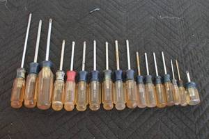 lot 14 image: 17 PC CRAFTSMAN ASSORTED SIZE PHILLIPS HEAD SCREWDRIVERS