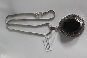 lot 41 image: GERMAN SILVER NECKLACE WITH BLACK ONYX PENDENT