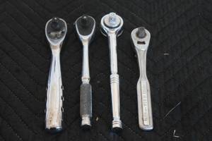 lot 66 image: LOT OF 4) 38 RATCHETS CRAFTSMANS DEWALT AND MORE