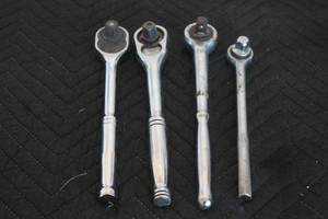 lot 67 image: LOT OF 4) 12 RATCHETS CRAFTSMAN GEARHEAD AND MORE