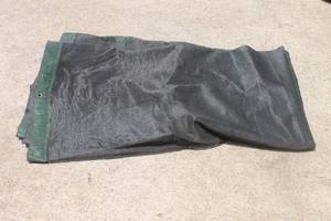 lot 72 image: LARGE HEAVY DUTY MESH TARP WITH GROMMETS K-345270