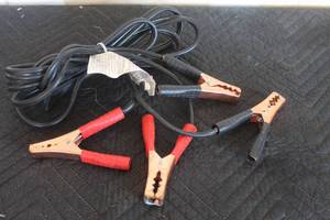lot 74 image: PAIR OF JUMPING CABLES&nbsp