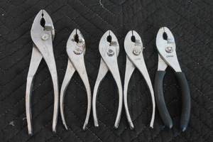 lot 91 image: LOT OF 5 ASSORTED PLIERS INCLUDING CRAFTSMAN