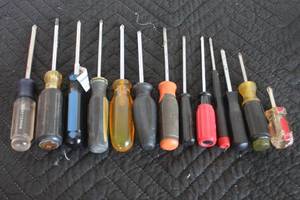 lot 99 image: LOT OF 13 ASSORTED BRAND PHILLIPS HEAD SCREW DRIVERS