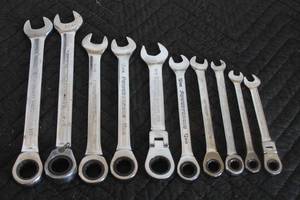 lot 104 image: LOT OF 10 ASSORTED REVERSIBLE RATCHETING COMBONATION WRENCHES