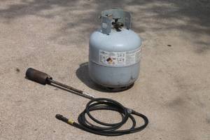 lot 116 image: GAS TORCH WITH FULL PROPANE TANK