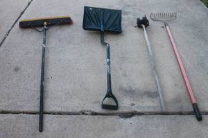 lot 129 image: LOT OF 4 YARD TOOLS SEE PICS