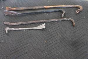 lot 140 image: TOTAL OF 4 ASSORTED BRAND SIZE WRECKING BARS&nbsp 10 , 18 , 19 24&nbsp