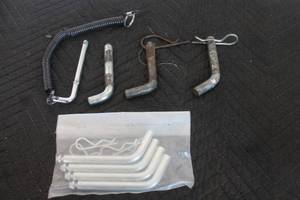 lot 143 image: TOTAL OF 8 TRAILER HITCH PINS &amp CLIPS  SEE PICS&nbsp