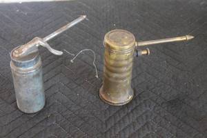 lot 150 image: TOTAL OF 2 VINTAGE&nbsp FINGER PUMP OIL CANS  ONE IS BRASS&nbsp