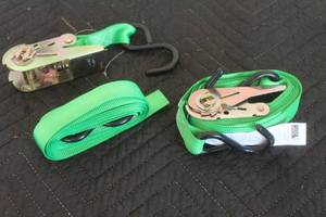 lot 153 image: TOTAL OF 2 SMART STRAPS&nbsp GREEN RATCHET TIE DOWNS WITH HOOKS HY0321&nbsp