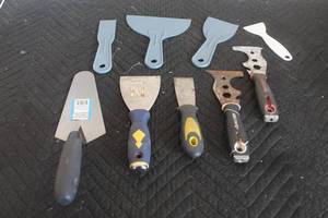 lot 157 image: LOT OF ASSORTED BRAND PUTTY KNIVES SCRAPPERS AND TROWEL  SEE PICS&nbsp