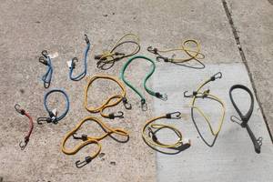 lot 164 image: TOTAL OF 12 BUNGEE CORDS WITH HOOKS&nbsp
