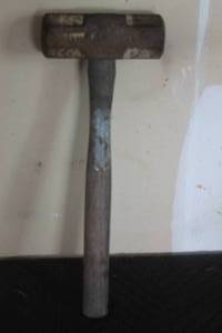 lot 166 image: VINTAGE WOOD HANDLE STEEL SLEDGE 16 HAMMER&nbsp