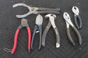lot 176 image: TOTAL OF 6 ASSORTED PLIERS  SEE PICS&nbsp