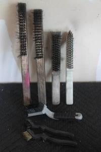 lot 180 image: TOTAL OF 7 ASSORTED&nbsp WIRE BRUSHES&nbsp