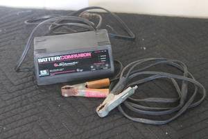 lot 193 image: SCHUMACHER BATTERY COMPANION SEM-1562A&nbsp