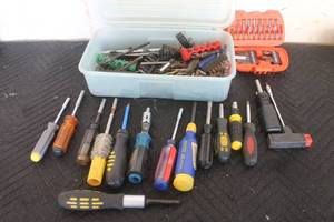 lot 194 image: TOTAL OF 15 ASSORTED BRAND MULTI BIT SCREWDRIVERS WITH GENEROUS AMOUNT ASSORTED SIZE BITS  SEE PICS&nbsp