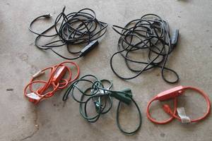lot 199 image: TOTAL OF 5 ASSORTED BRAND POWER STRIPS EXTENSION SUPPLY POWER CORDS&nbsp