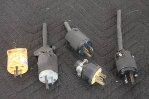 lot 200 image: TOTAL OF 5 ASSORTED BRAND POWER ADAPTERS&nbsp PLUG REPLACEMENTS&nbsp