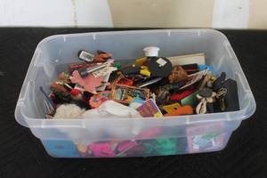 lot 207 image: GENEROUS AMOUNT OF ASSORTED DESIGN COLLECTION OF MAGNETS&nbsp