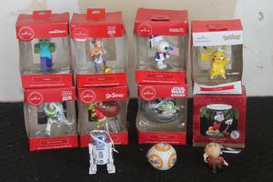 lot 215 image: TOTAL OF 11 HALLMARK CHRISTMAS ORNAMENTS ( 8 NEW IN ORIGINAL BOX )&nbsp