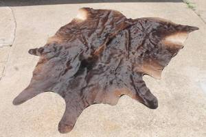 lot 216 image: LARGE COWHIDE RUG 108&nbsp H&nbsp X 82  W&nbsp