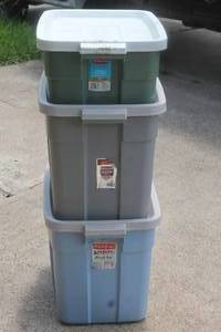 lot 218 image: TOTAL OF 3 LIDDED STORAGE&nbsp TOTE STORAGES , RUBBERMAID ROUGHNECK&nbsp 18 GAL  RUBBERMAID ROUGHNECK 18 GAL&nbsp  RUBBERMAID ROUGHNECK 10 GAL&nbsp