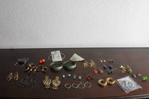 lot 225 image: LOT OF 26 PAIR FASHION JEWELRY EARRINGS