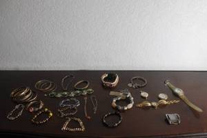 lot 226 image: LOT OF 32 PC ASSORTED DESIGN BRACELETS AND WATCH FACES