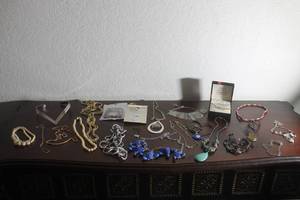 lot 228 image: LOT OF 22 ASSORTED NECKLACES SEE PICS